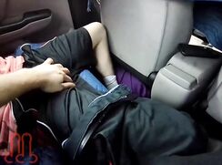 Skaden suck men in car