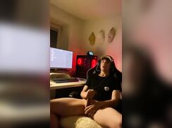 #RE Vids - Gamer and his joystick