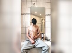 Twink piss on his pant 2