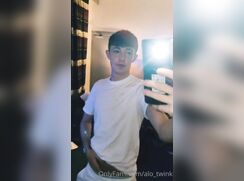 cute britt alo twink selfie show