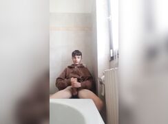 Hottie Italian boy handjob