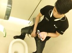 chinese apple store employee caught jerking off (no cum)