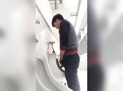 spying on southeast asian boy pissing