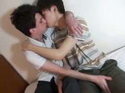 kissing Asians are beautiful to see