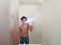 Wow lightskin dude yummy