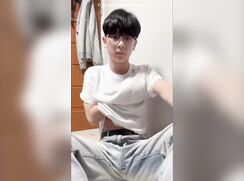 Indonesian wanks his dick