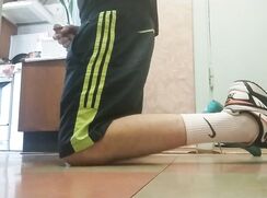 Fast cumeshot in sneakers and white nike socks - 12-04-25
