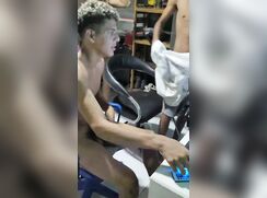 Probando a los heteros del barrio