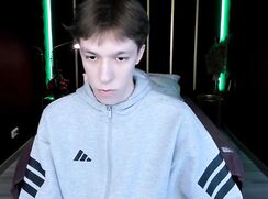 mark playing with his ass on camshow