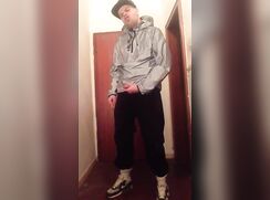 REAL str8 Chav looking for a gay guy willing to suck