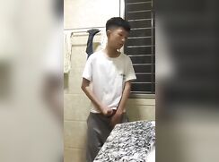 "Gotta use the bathroom, brb"