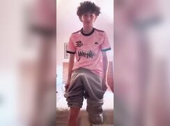 18 yr old twinkLeo showing his assets)no cum)