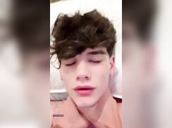 Dnz 2 gorgeous twinks fuck