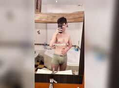 A good cum before a bath!