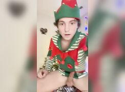 cute elf flordiaboi cumming bate