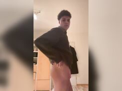 Leroy Schoeller aus Berlin zeigt sich