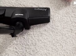 ♥ Mon ami et moi avons découvert une nouvelle façon de jouer avec l’aspirateur ♥