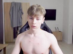 Alex Shakes Dat Ass Again