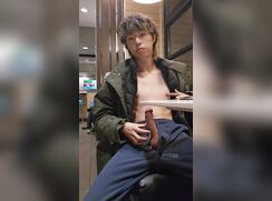 Japanese guy jerks-off in a McDonald's - full version