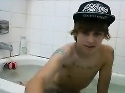 Amateur webcam: White trash