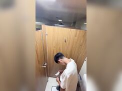 chinese toilet spy