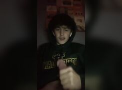 Hottie Justin blows his load