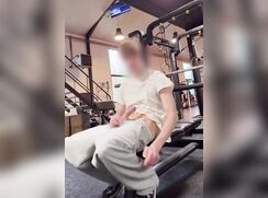 Exhibitionist Twink Selfsucking In Gym