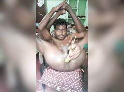 kiNkY indian twink plays his holes