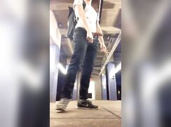 AHV - Subway platform cummer