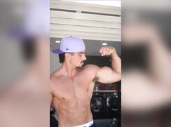 Scrumptious hunk (non nude) gaytube