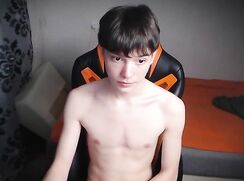 Smooth Twink Puts on a Nice Show