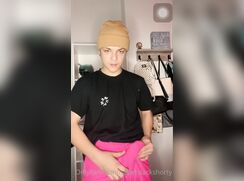 cute shorty cumming bate