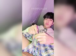 A young geek tries to concentrate on his book but decides to wank instead