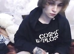 A very prettyEnglish twink.he is very beautiful.