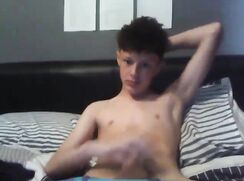 Dude cums on his own face