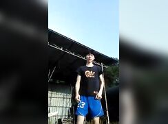 Amateur webcam: Who needs clothes