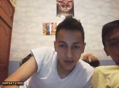 2 friends cums on webcam