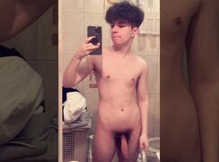 Nick Does Selfsuck And Cums