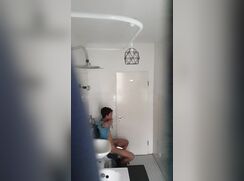 Spycam wank on the toilet interrupted
