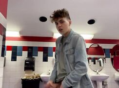 Solo - Hot twink masturbate