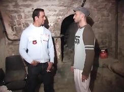 Il défonce un arabe dans la cave de l'immeuble