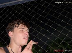 modelito - amistosamente acosando a un amigo hetero.