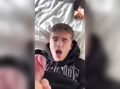 REAL Str8 lad cums all over his face on webcam