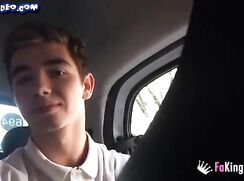 Première scène d'un jeune espagnol sexy hétéro