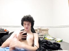 cute curly brunette cumming cam