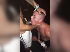 Facefuck-Latino sucks Dick in Club