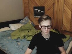 Horny nerd with veiny arms cums nicely