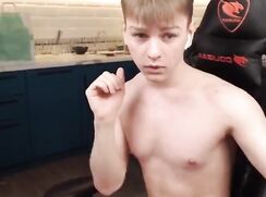 Vintage webcam: Kitchen dancing naked