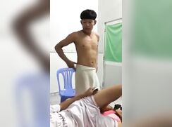Amateur webcam: Thai boy loses towel