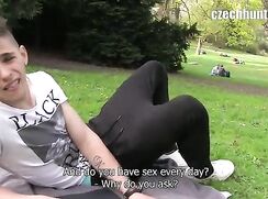 Payé pour baiser un mec